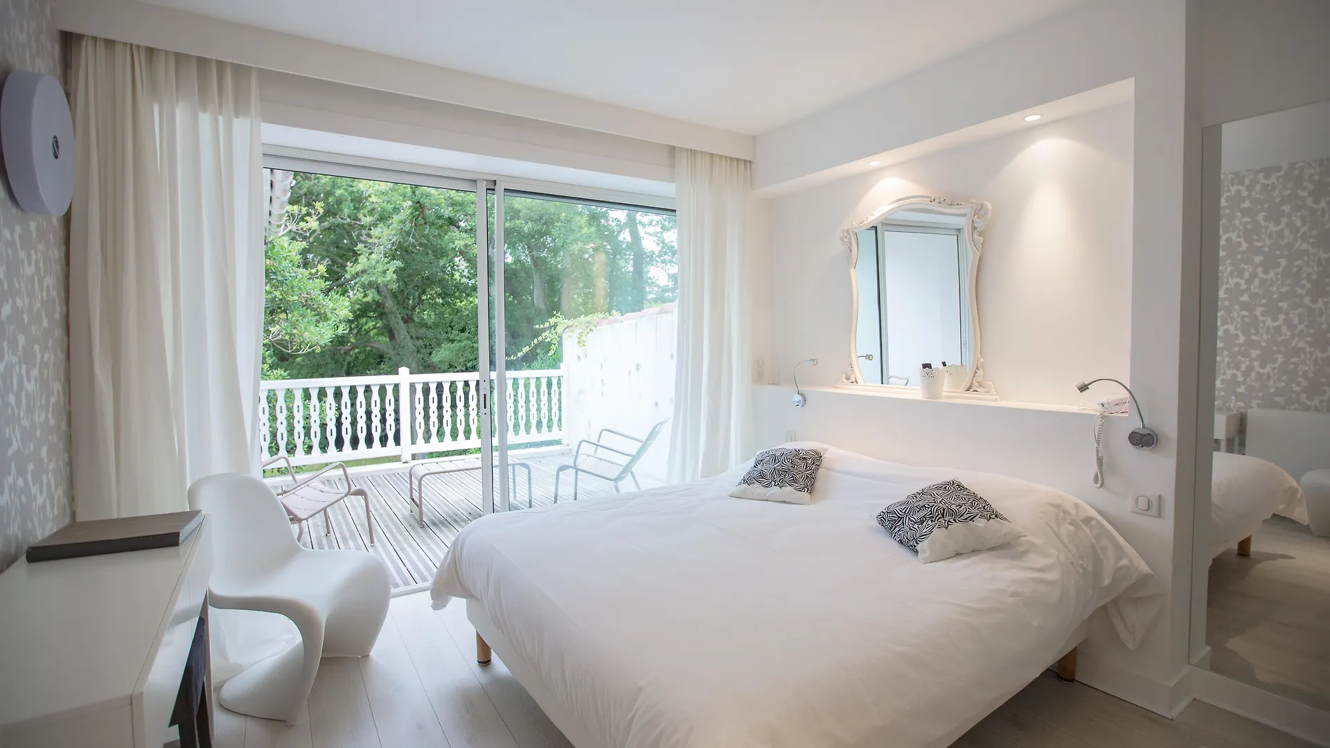 Chateau Du Clair De Lune - Boutique Luxury Hotel Biarritz 4*,